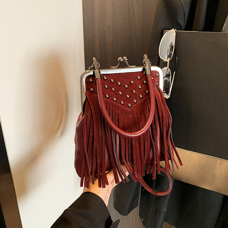 Women Bags Collection - Bolso de mano con remaches a