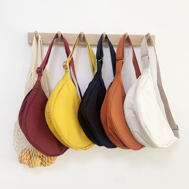 Half Moon Crescent - Bolso Bandolera Ligero de Nailon en